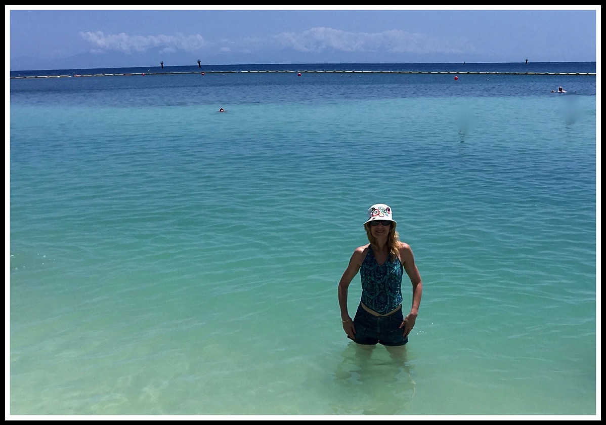 9 Roatan Sarah in the Sea